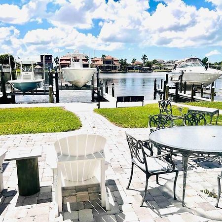 Cozy 2 Bedrooms Home By The Water Cape Coral Exterior photo