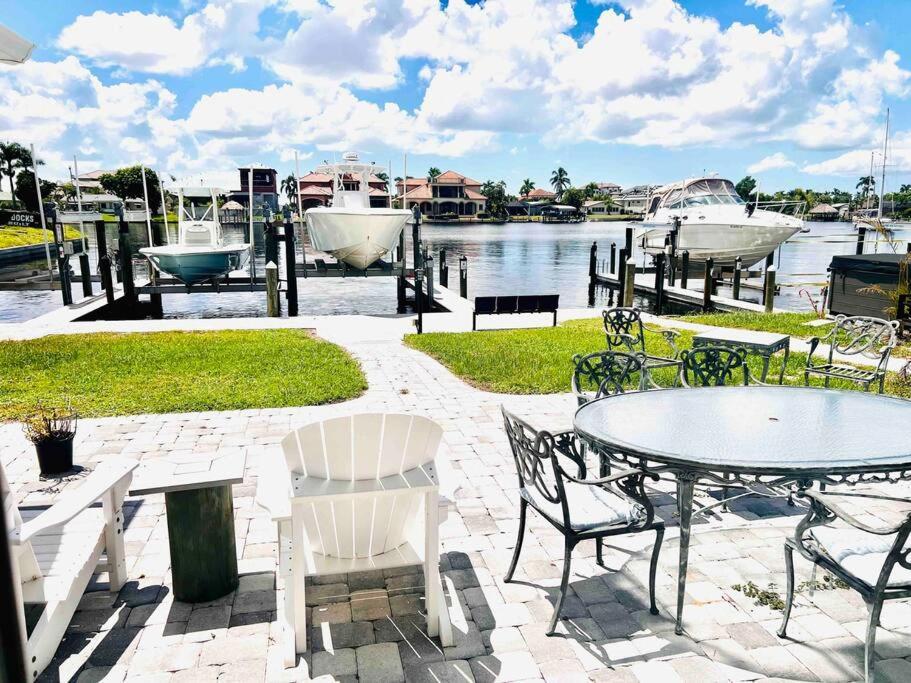 Cozy 2 Bedrooms Home By The Water Cape Coral Exterior photo